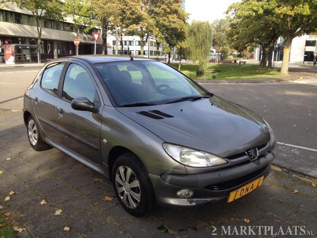 Peugeot 206 1.4 Benzine 1 jaar apk 3 drs groen
