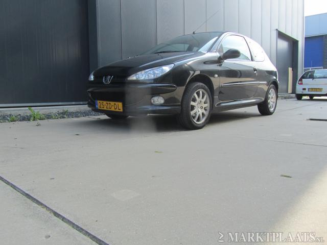 Peugeot 206 1.4 Forever 67000 km nap bj 2008 airco st-bekr elek ramen