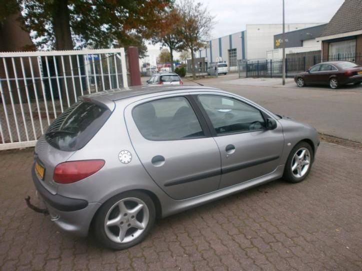 Peugeot 206 1.4 Gentry 5-drs (bj 2001)