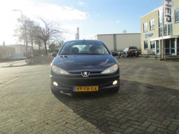 Peugeot 206 1.4 Gentry  5-DRS  Clima  NW APK (bj 2000)