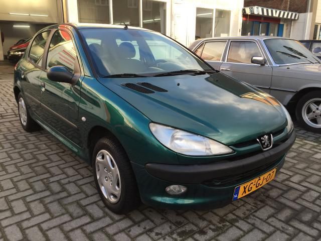 Peugeot 206 1.4 Gentry,AIRCO,5 DRS,STUURBEK,APK,ELEK RAMEN