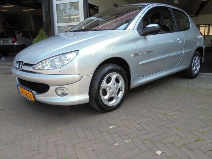 Peugeot 206 1.4 i AIRCO ZOMER TOPPERST BEKRACHTIGING ELEK