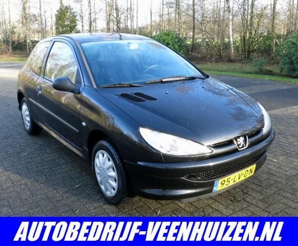 Peugeot 206 1.4 XR Nette Auto Bj 03