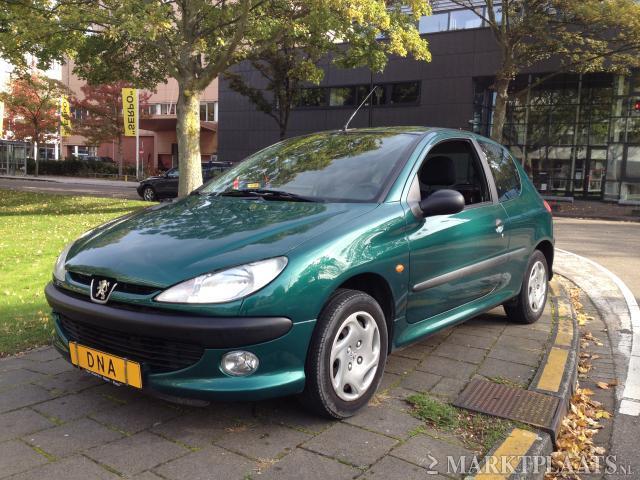 Peugeot 206 1.4 xt 1 jaar apk 3 deurs groen 