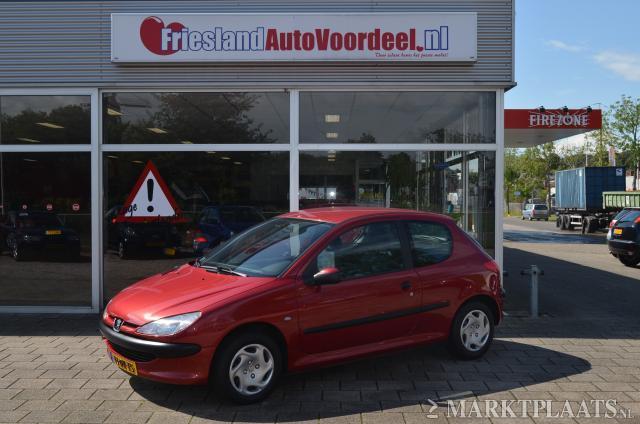 Peugeot 206 1.4 XT  146.000km Nap Zuinig  Apk tot 08-2015