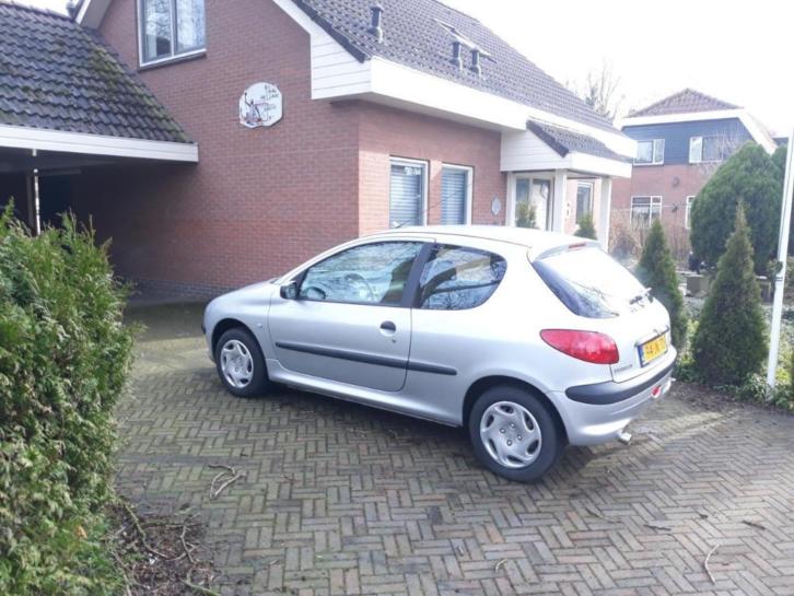 Peugeot 206 1.4 XT 3D AUT 2002 Grijs 