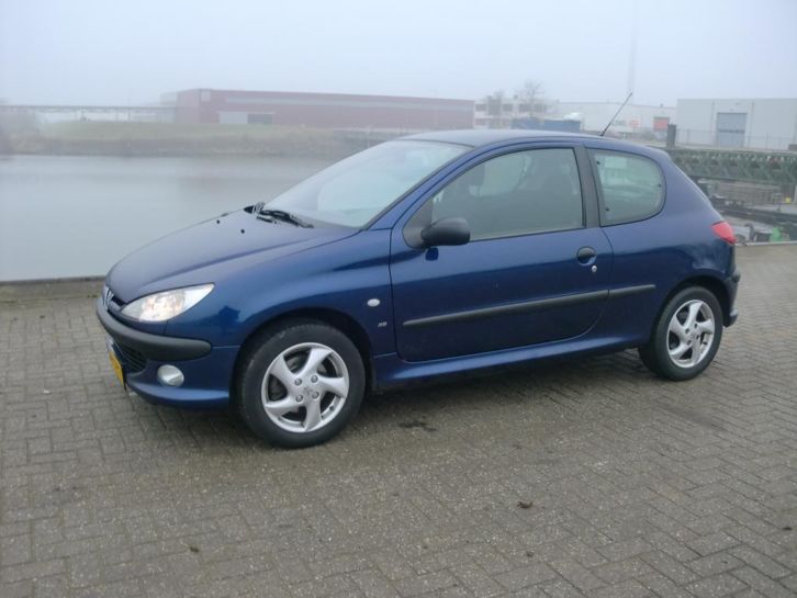 Peugeot 206 1.6 16V 3D 2001 Blauw luxe uitvoering Airco