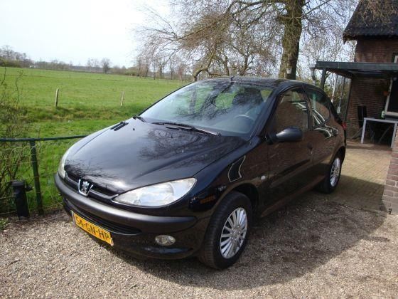 Peugeot 206 1.6-16V Gentry,Airco,5Drs, (bj 2001)