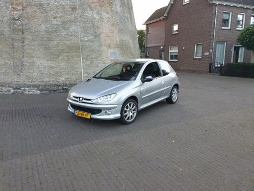 Peugeot 206 1.6 16V  LET OP  HEEFT NIEUWE APK TOT 3-9-2023