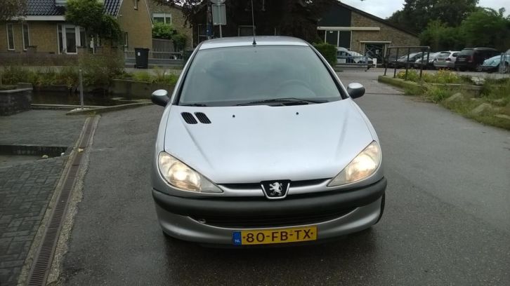 Peugeot 206 1.6 3D 2000 Grijs...NWE APK