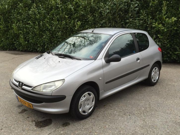 Peugeot 206 1.9 XND 3D 2000 Grijs