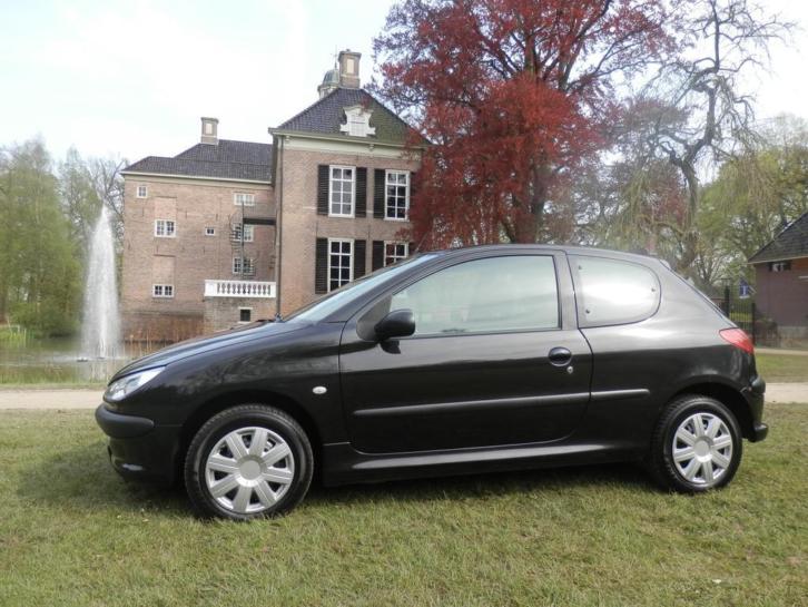 Peugeot 206 Extra, 1100 cc, zuinig, 2004, nieuwe APK, Zwart