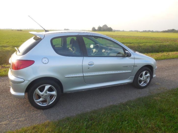 Peugeot 206 Quiksilver 1.6 16V 3 drs 2003 Grijs met airco