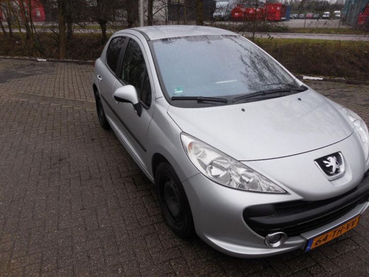 Peugeot 207 1.6 16V 5drs. DVD,AIRCO,ZEER NETTE AUTO