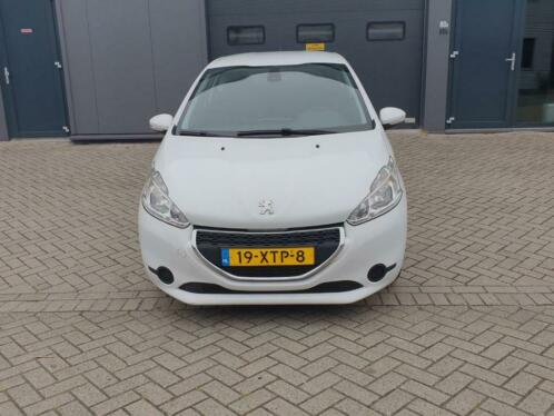 Peugeot 208 1.2 VTI 60KW82PK 3-D 2012 Wit nwe APK airco