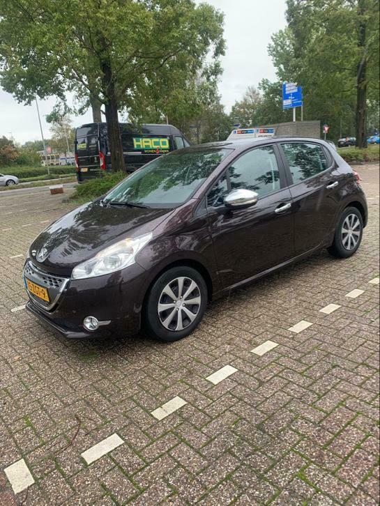 Peugeot 208 1.4 E-hdi 50KW68PK 2-TR 5-D 2013 Bruin