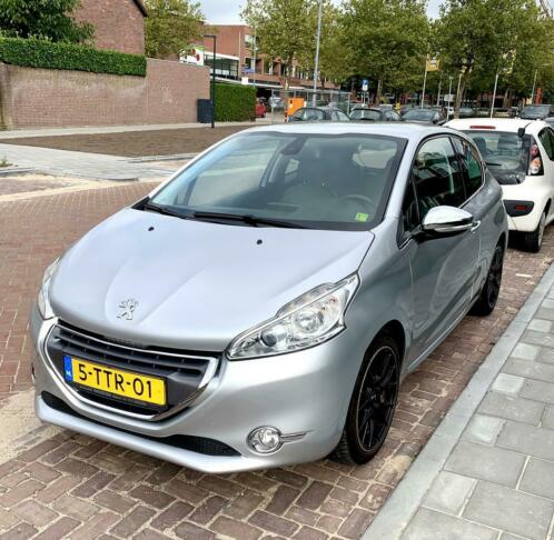 Peugeot 208 1.4 VTI Allure 2012 Metallic Grijs LEDER NAVI