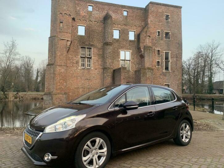 Peugeot 208 1.4 VTi Allure AIRCOECC, NAVIGATIE, PDC, APK T