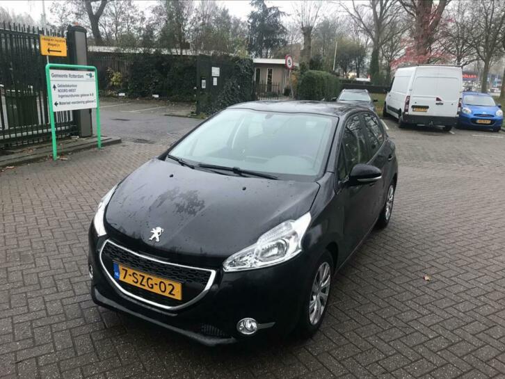 Peugeot 208 1.6 E-hdi 68KW92PK 5-D 2014 Zwart