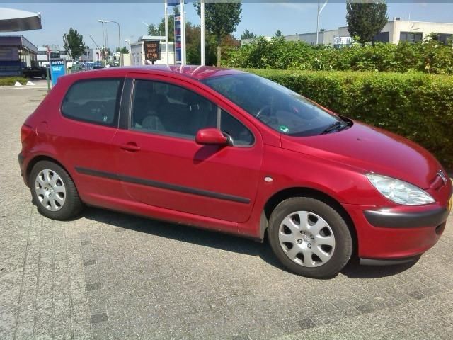 Peugeot 307 1.6 16V XR 3DR Rood - Volle tank voor 35 euro