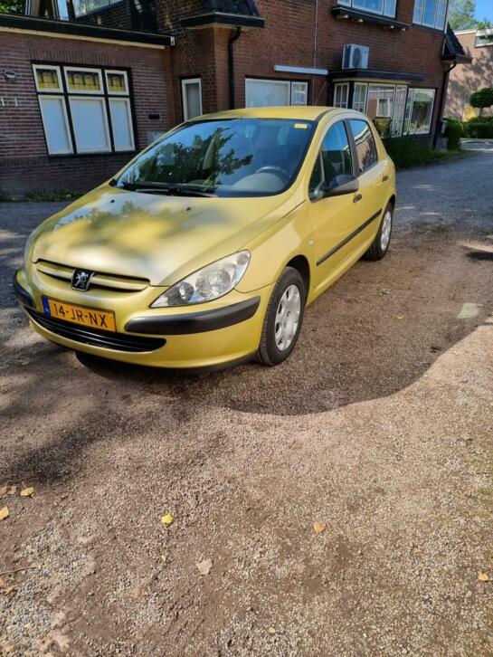 Peugeot 307 1.6 16V XR 5DR 2002 Geel