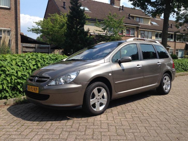 Peugeot 307 2.0 16V SW Navtech 2004 mooie auto recent beurt