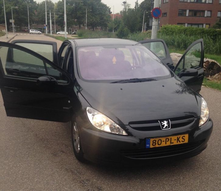 Peugeot 307 Navigatie 1.6 16V XR 5DR 2004 Zwart