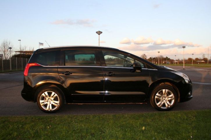 Peugeot 5008 1.6 THP GT 7P jun 2010 Zwart met panoramadak