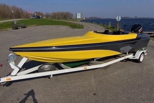 phantom 21  260pk v6 race  trailer