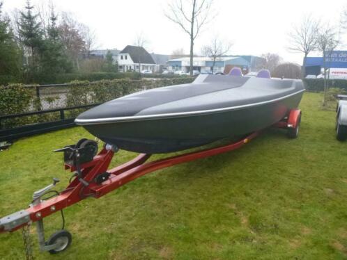 Phantom 21 ft powerboot speedboot met trailer