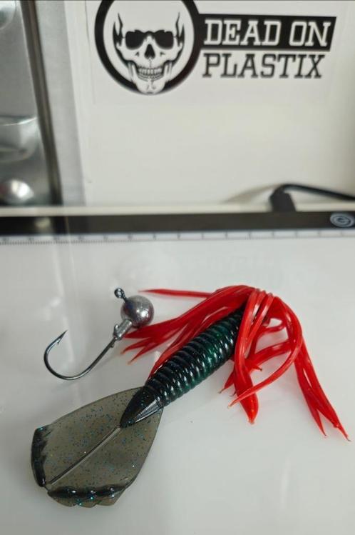 Phantom X-Grub 9cm With jig head en loodkop 10gram. .