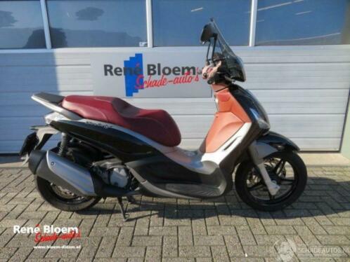 Piaggio Beverly 350 Sport ABS (bj 2016)