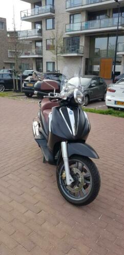 Piaggio Beverly 500cc mat zwart