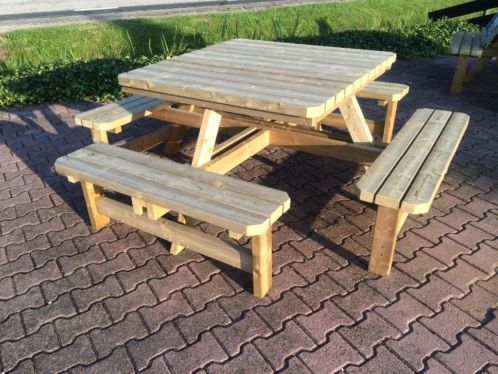 Picknicktafel op maat gemaakt van geimpregneerd hout