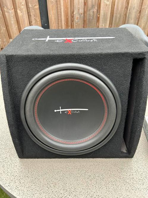 Pioneer autoradio met Excalibur versterker en subwoofer