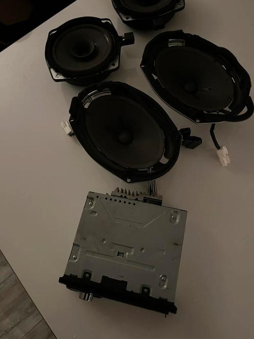 Pioneer DEH-4700BT met boxen