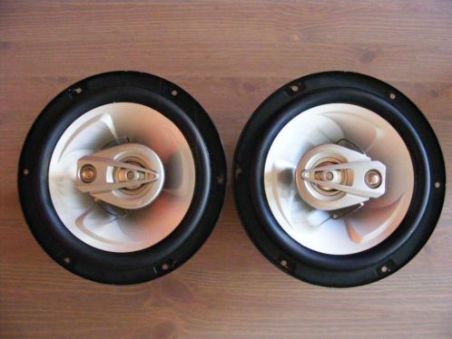 Pioneer hoedenplank speakers