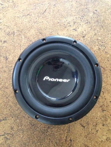 Pioneer sub 1200w. 