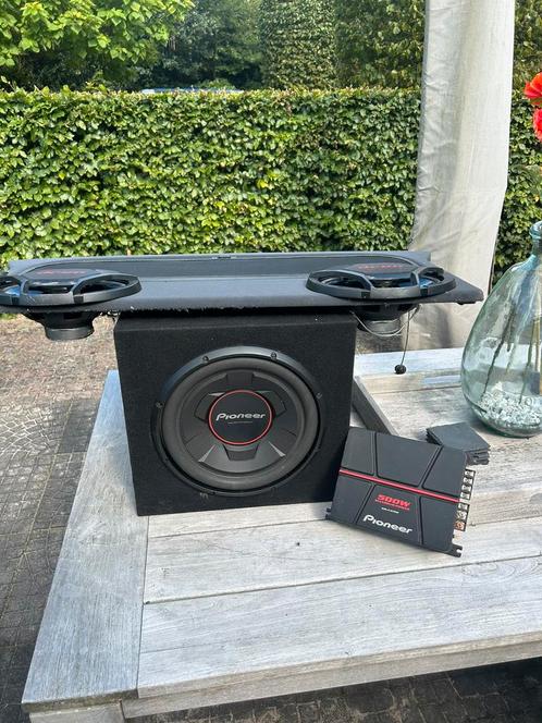 Pioneer subwoofer en versterker en 2 JVC speakers