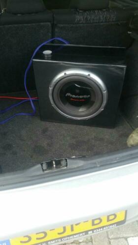 Pioneer subwoofer met versterker en kabels