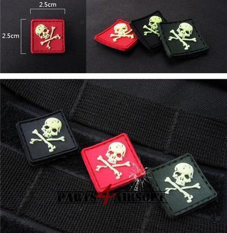 Pirate Skull PVC Badge - 2,5x2,5cm Rood  Parts4Airsoft 7