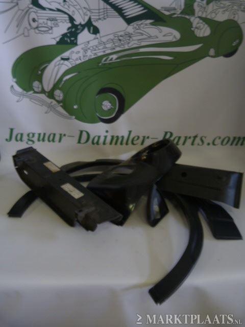 Plaatwerk voor Jaguar of Daimler o.a. koplamp, wielkastrepa