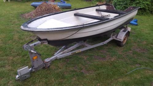 Placom incl 15 pk Yamaha en pega trailer visboot tourboot