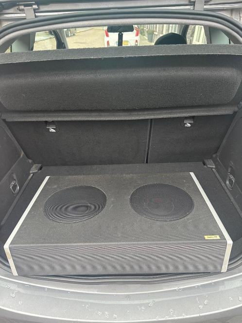 platte Subwoofer voor in achterbak. i-sotec  versterker