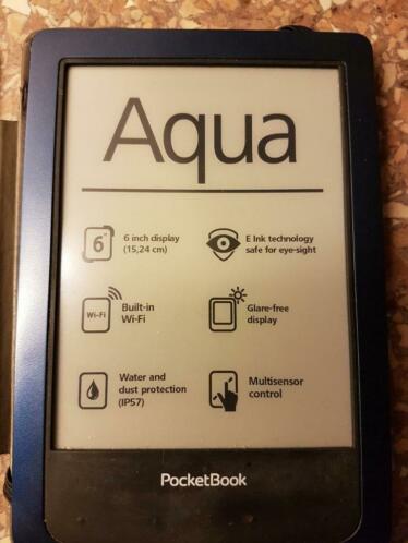 Pocketbook Aqua met bijpassende lampje