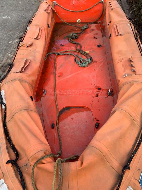 Polyester bodem van een rubberboot