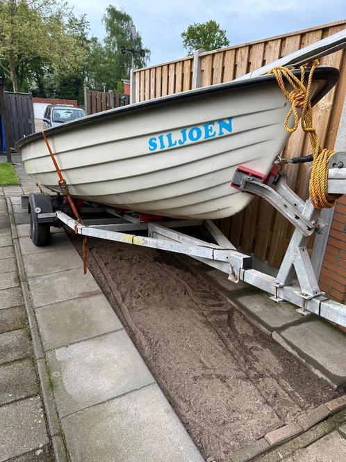 Polyester boot zeilboot met kanteltrailer