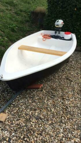 polyester bootje inclusief motor en trailer