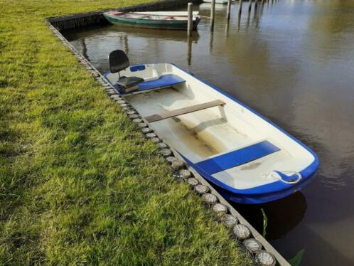 Polyester motorboot .model schouw.4 meter lang zonder motor