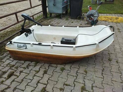 Polyester (roei) bootje met electro motor whaly 210
